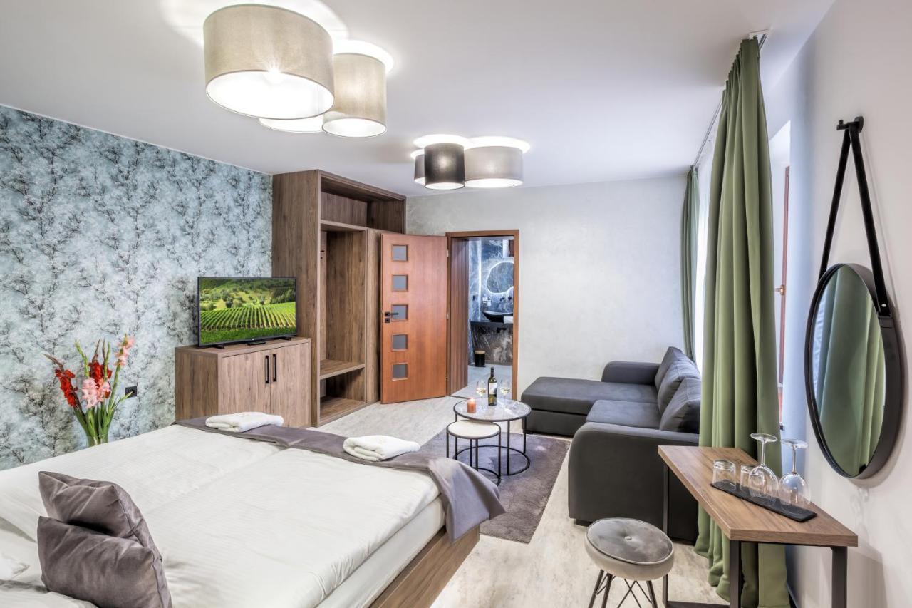Hotel Beta Бженец Екстериор снимка