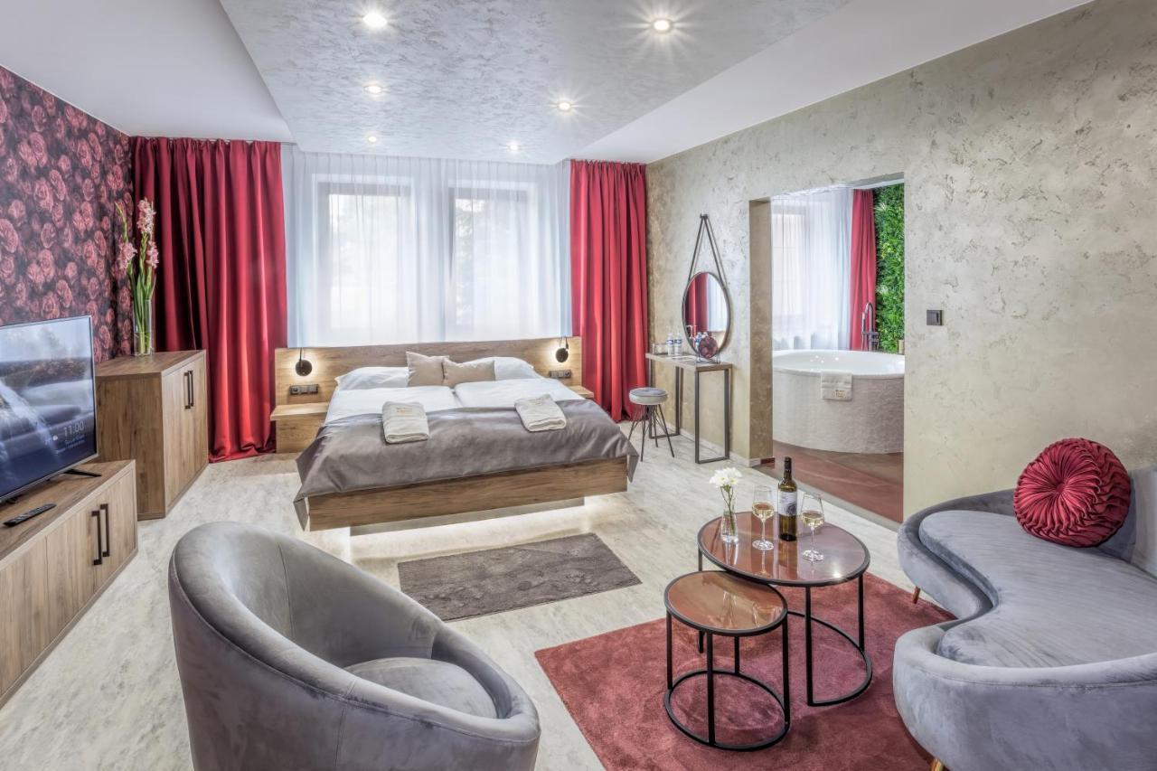 Hotel Beta Бженец Екстериор снимка