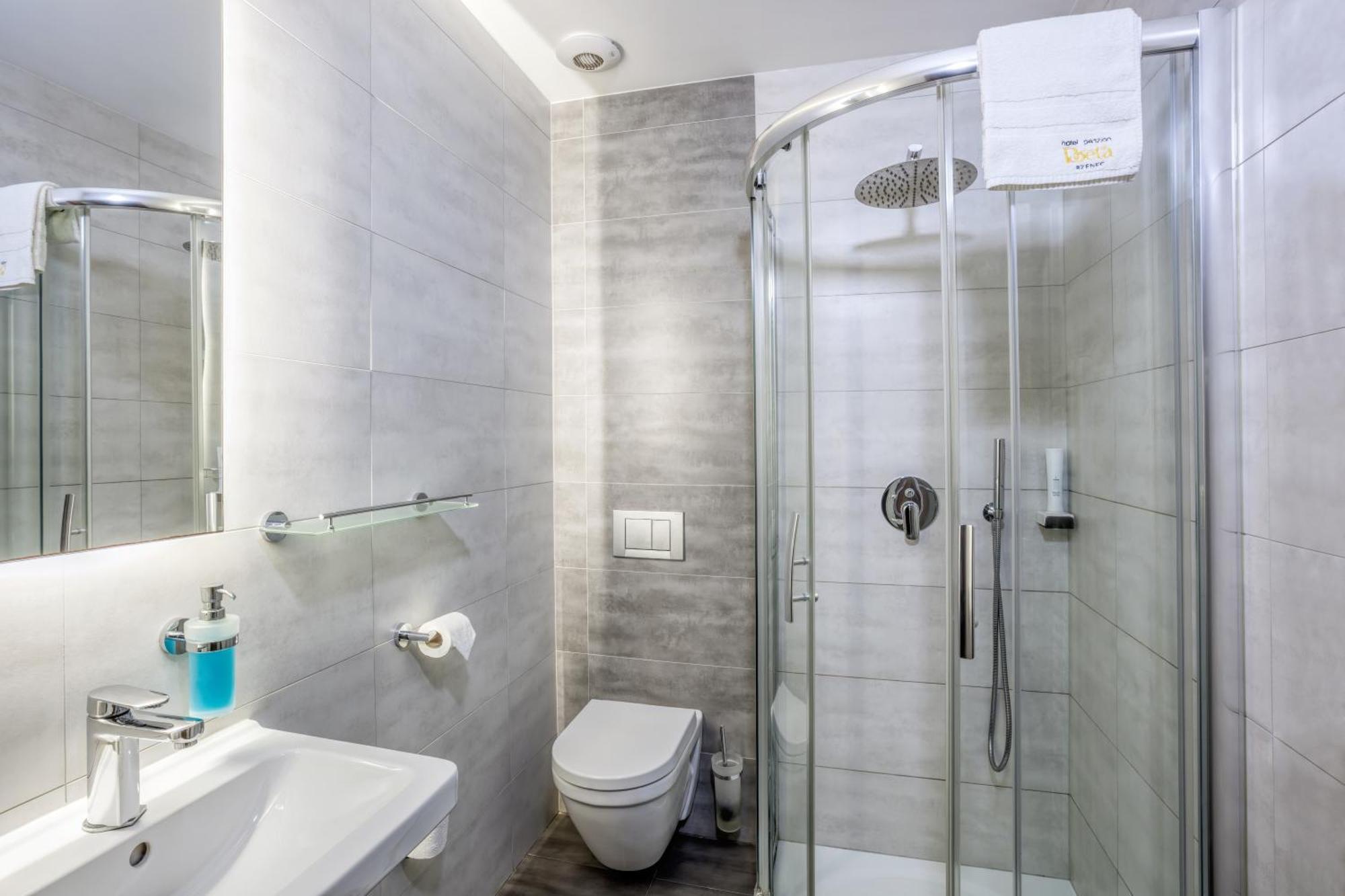 Hotel Beta Бженец Екстериор снимка