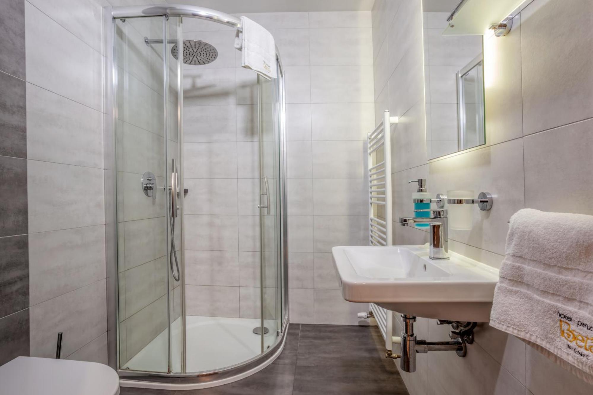 Hotel Beta Бженец Екстериор снимка