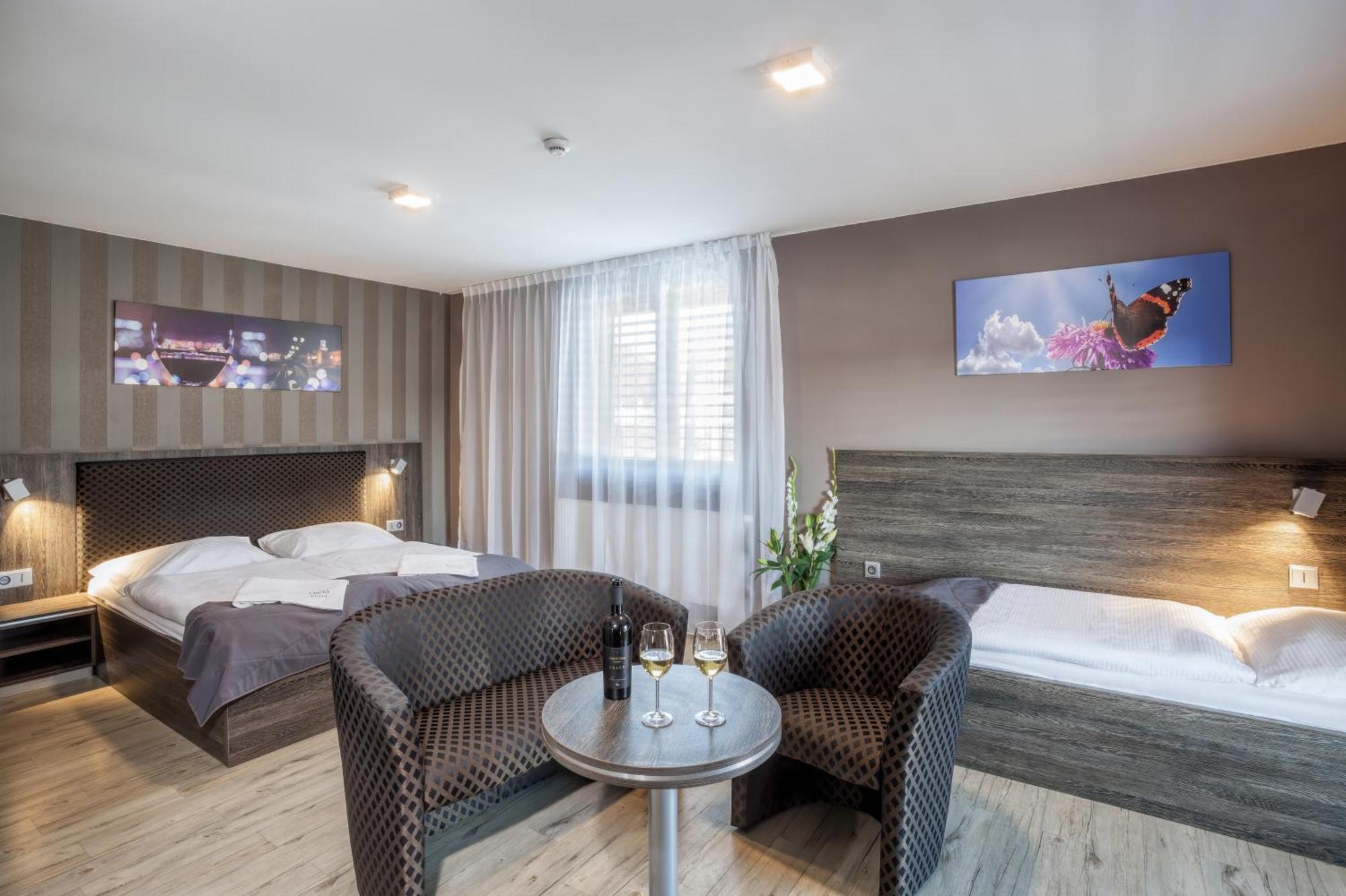 Hotel Beta Бженец Екстериор снимка