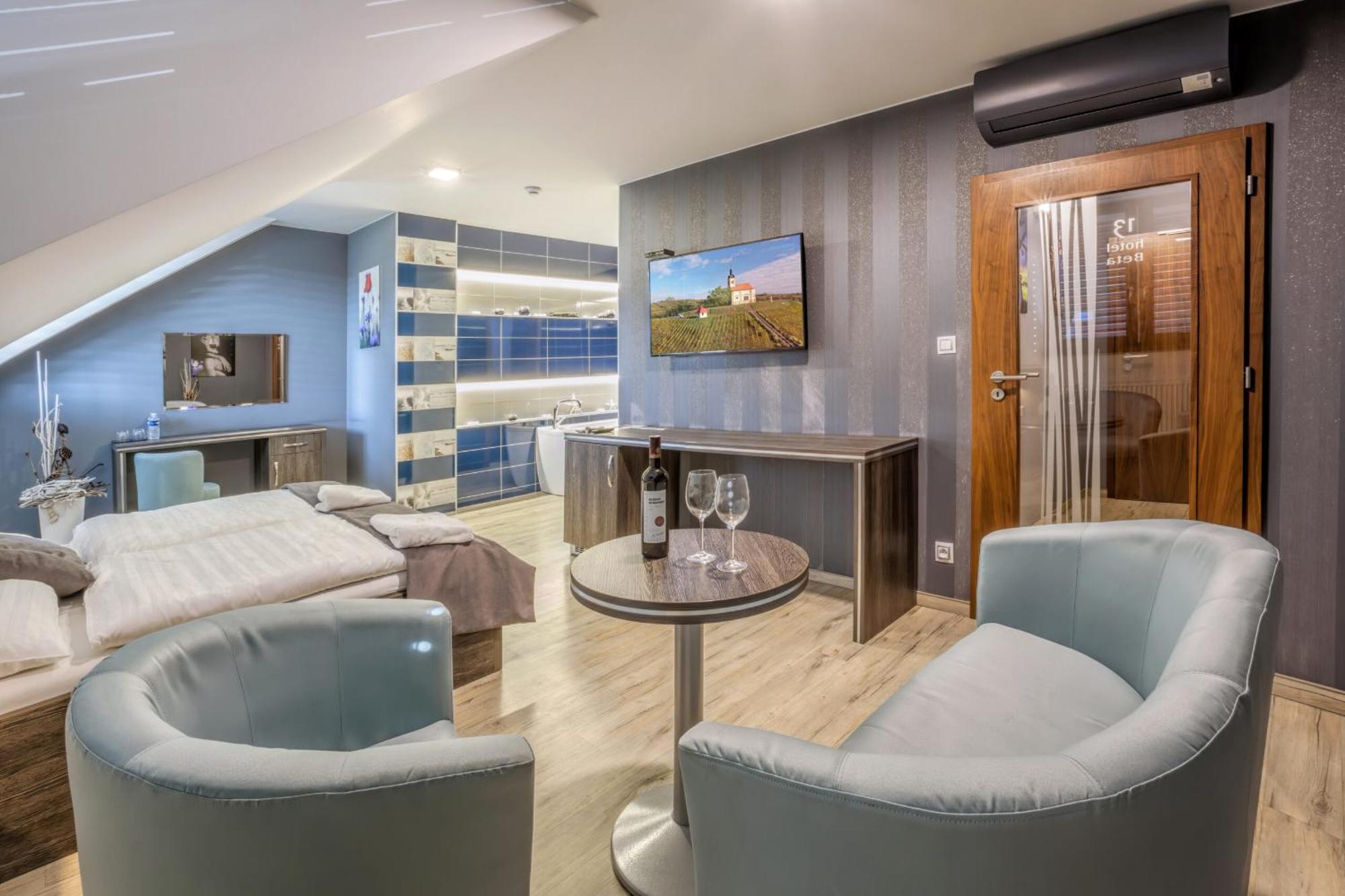 Hotel Beta Бженец Екстериор снимка
