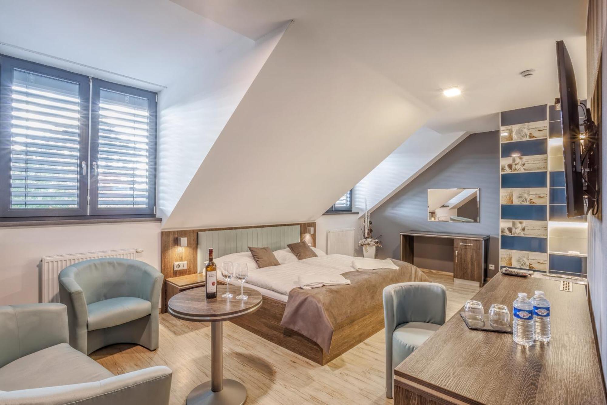 Hotel Beta Бженец Екстериор снимка