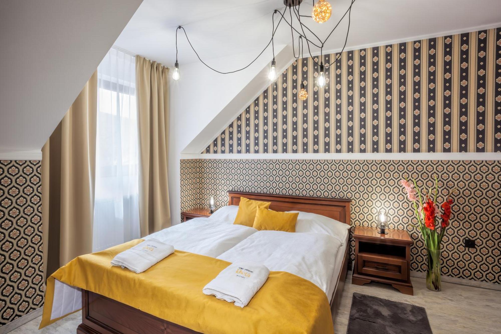 Hotel Beta Бженец Екстериор снимка