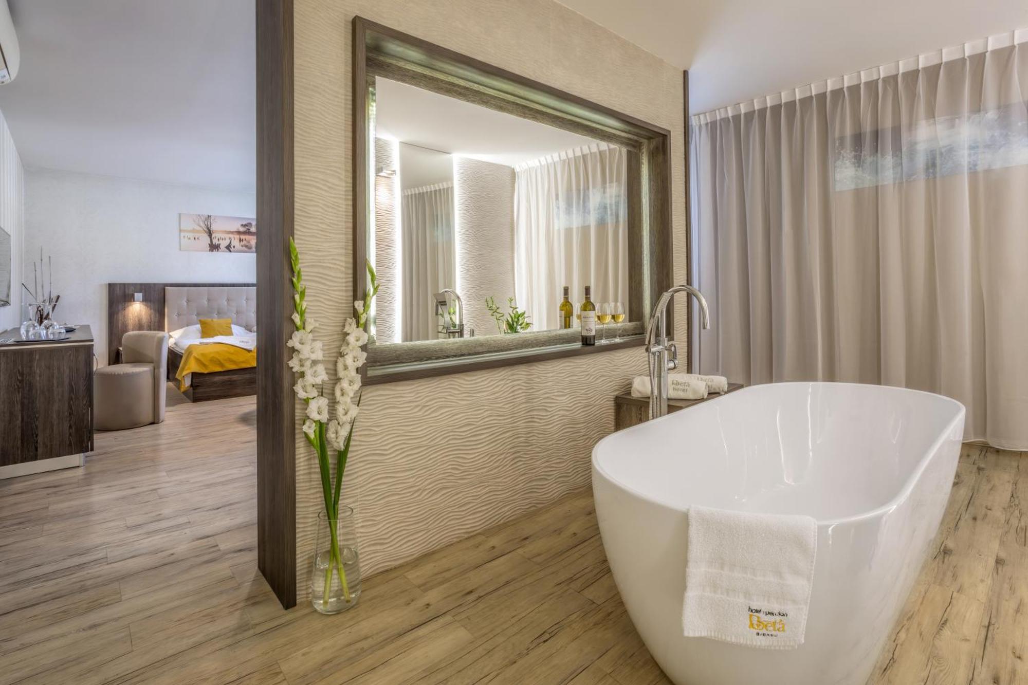 Hotel Beta Бженец Екстериор снимка