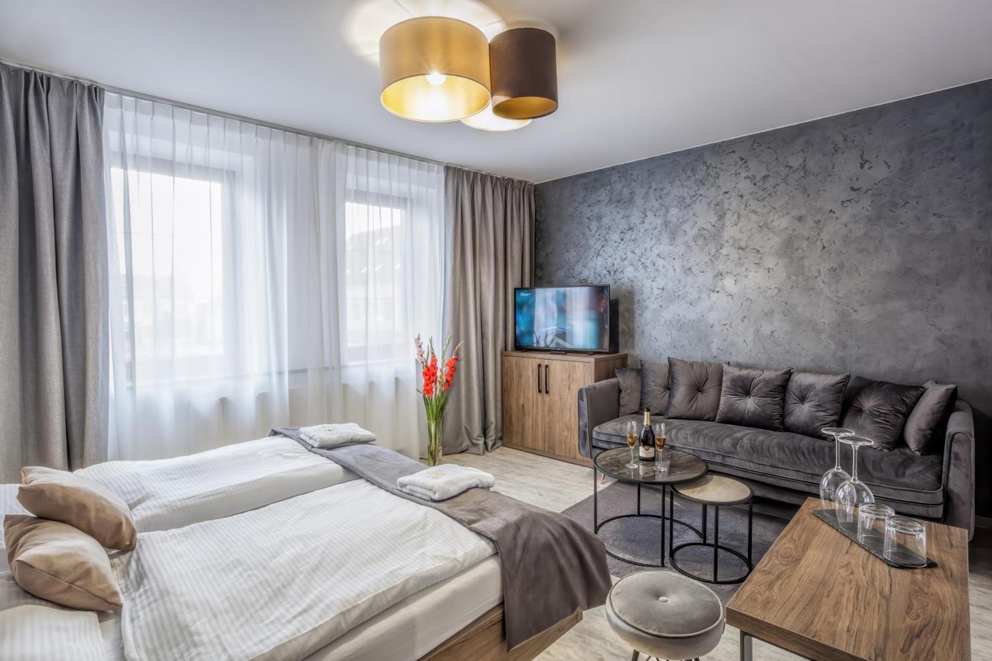 Hotel Beta Бженец Екстериор снимка