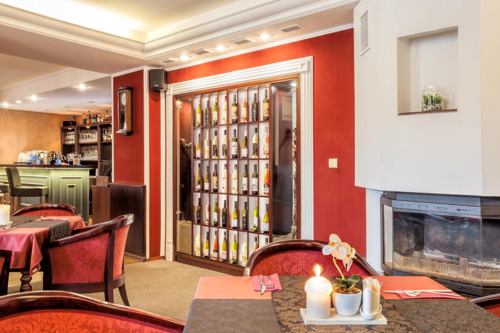 Hotel Beta Бженец Екстериор снимка