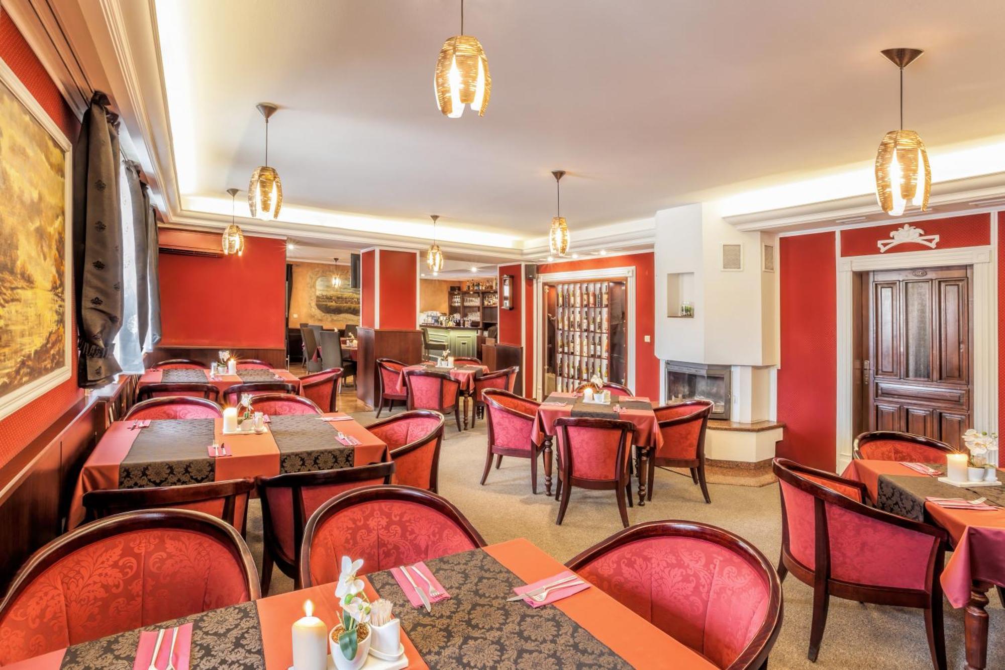 Hotel Beta Бженец Екстериор снимка