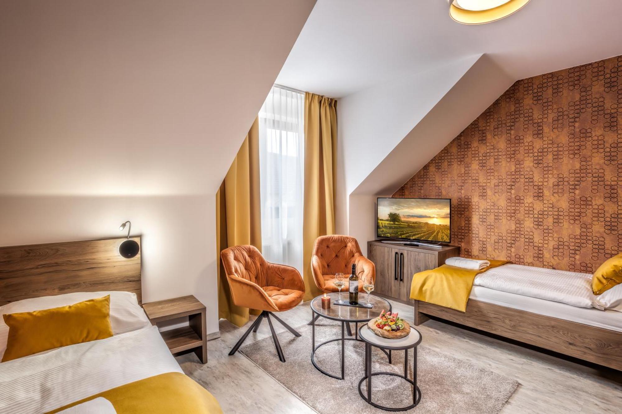 Hotel Beta Бженец Екстериор снимка